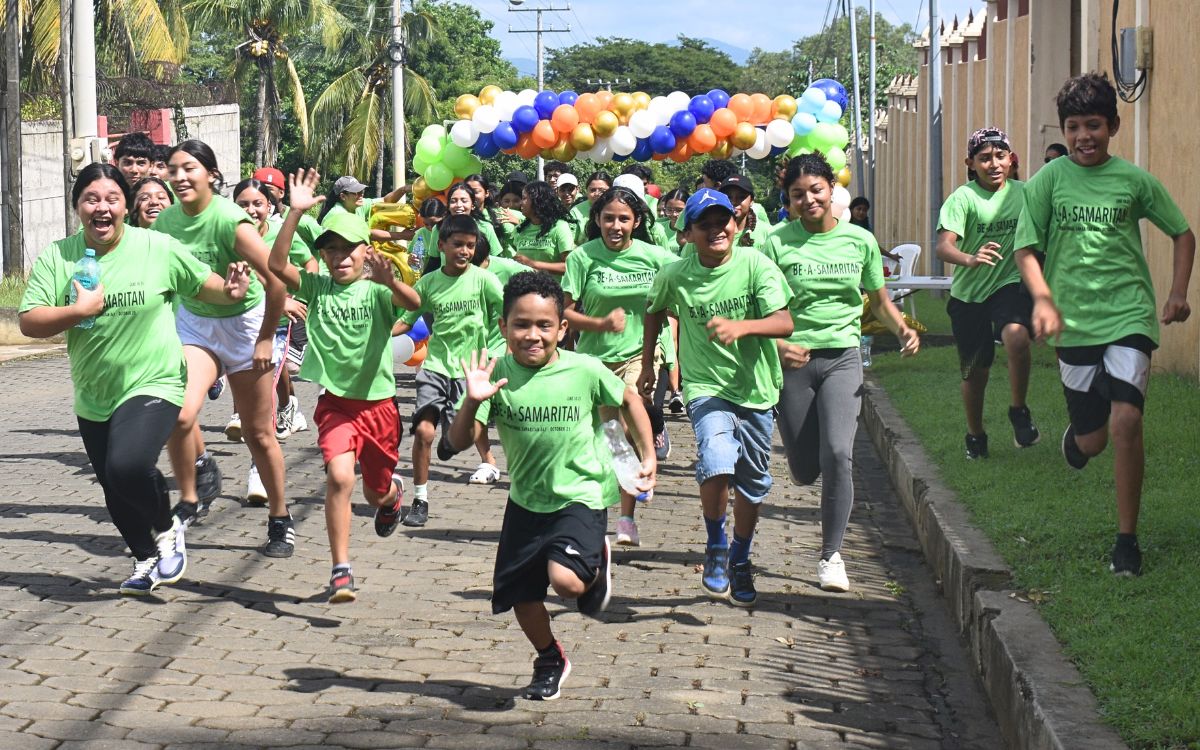 Scholars running a 5K