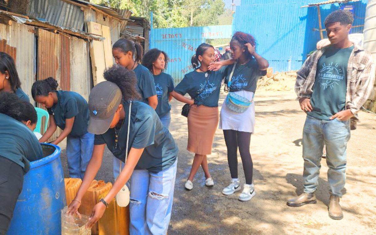 Students volunteering