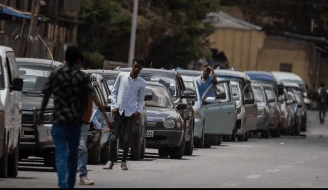 A line of cars and drivers waiting to purchase gas during fuel crisis in Ethiopia.