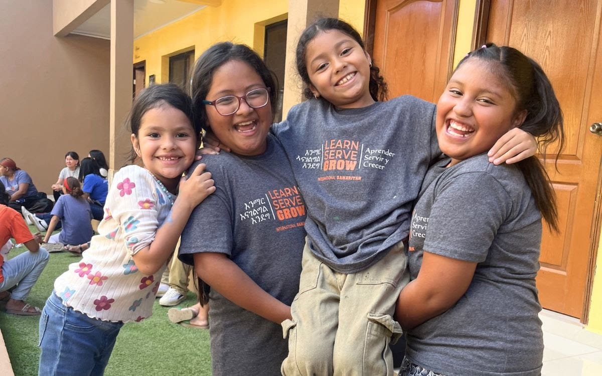 A group of happy Honduran scholars.